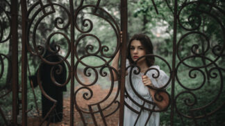 Laura (31): Sestra mi chtěla ukázat přízrak, který řádí u nich na hřbitově. Prvotní zklamání se změnilo v děs