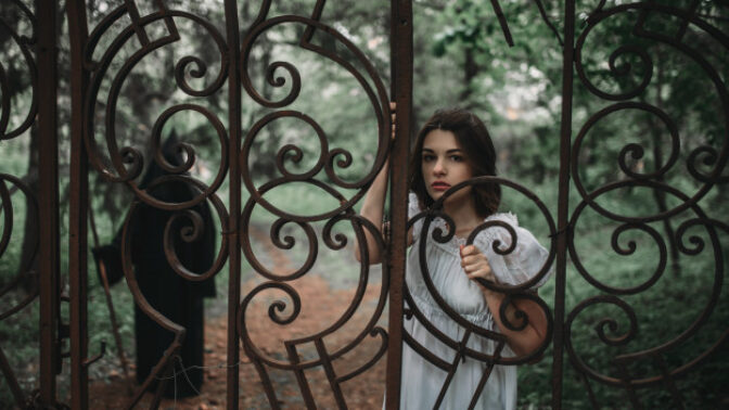 Laura (31): Sestra mi chtěla ukázat přízrak, který řádí u nich na hřbitově. Prvotní zklamání se změnilo v děs