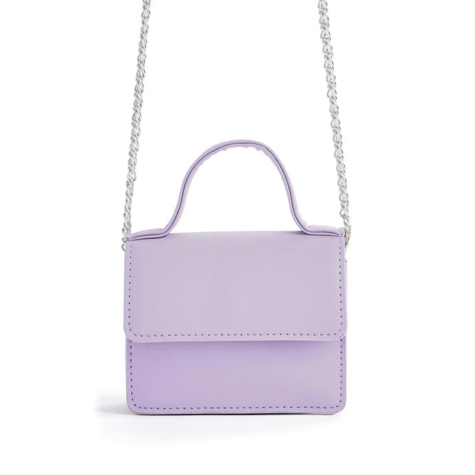 Fialová mini crossbody kabelka se stříbrným řetízkem a uchem, 105 Kč