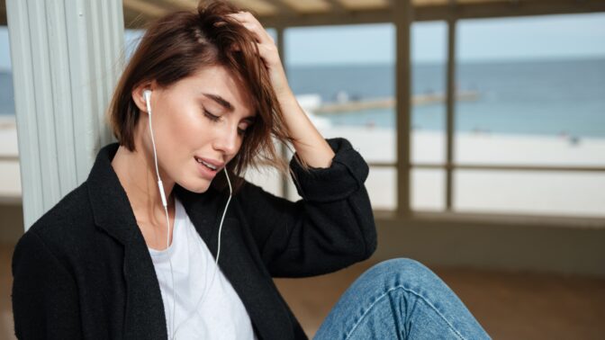 Letní inspirace pro milovníky příběhů. Vybavte se na dovolenou audioknihami s 50% slevou