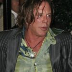 Rourke se dlouhá léta potýkal s alkoholem, depresí i myšlenkami na sebevraždu.