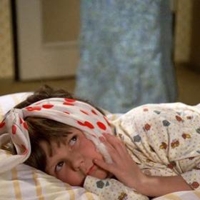 Jak vytrhnout velrybě stoličku: Vašek (Tomáš Holý) nemá psa ani tátu. Proto se rozhodne vzít osud rodiny do vlastních rukou a najde mámě nového partnera.