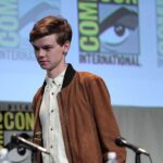 Umí hrát na kytaru, baskytaru a bicí.