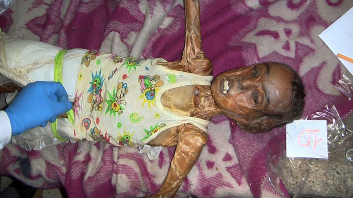 Anatoly Moskvin ve svém bytě uchovával 26 mumií mladých dívek a žen. Dokonce je i oblékal, aby se měly k světu. 