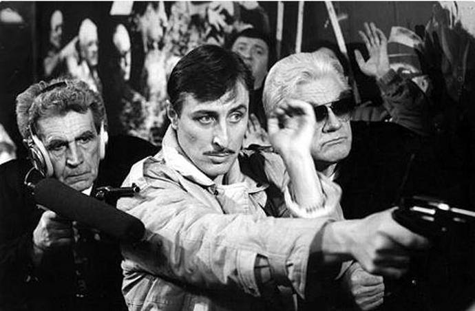 Velká filmová loupež vznikla díky nápadu soudruhů z Barrandova, kteří chtěli jako kulisu využít nákladnou filmovou výstavu k čtyřicátému výročí znárodněné československé kinematografie v paláci U Hybernů.