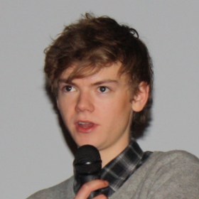 I když velmi nerad, musel přiznat, že dosud nepotkal nikoho, komu by se líbila poslední řada Hry o trůny.