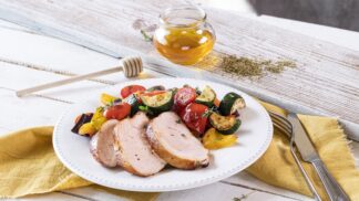 Medová krůtí prsa s pečenou zeleninou: Lehký oběd nejen pro vyznavače zdravého životního stylu