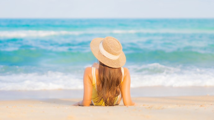 JSOU SKVĚLÝMI PARŤÁKY NA DOVOLENOU: Kozorozi čerpají energii ze sluníčka, na jejich náladu, formu a úspěšnost dne má vliv počasí. Vzhledem k tomu, že milují léto, jsou Kozorozi skvělými společníky na výlety nebo dovolenou.