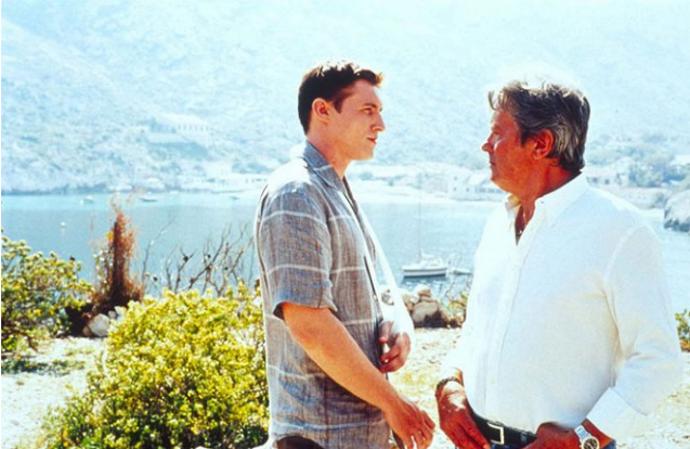 Fabio Montale: Alain Delon hraje policistu, který musí čelit marseillské mafii. Buď najde novinářku Babettu a všechny materiály, jenž má proti tomuto zločineckému syndikátu, nebo začnou umírat lidé, kteří jsou mu nejbližší. 