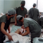 ...chce operovat malého Víťu, jenž má, dle ostatních lékařů, neodstranitelný nádor mozku.