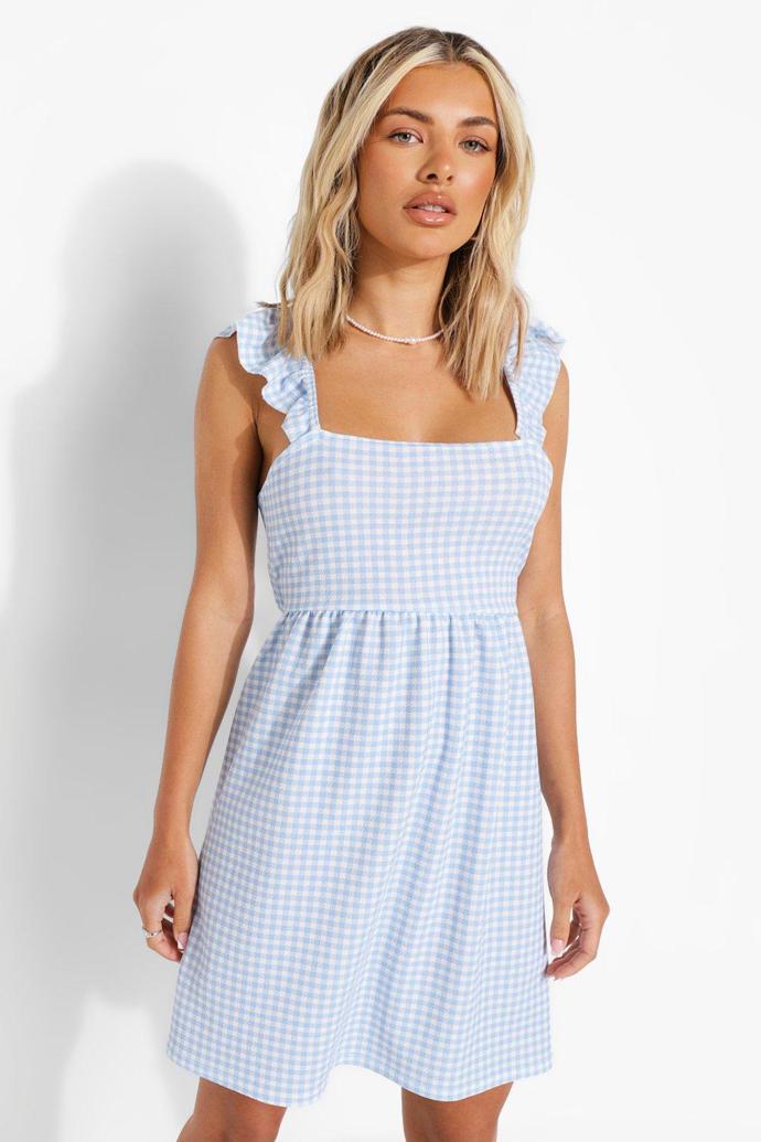 Boohoo, nabírané šaty s gingham vzorem. 699 Kč