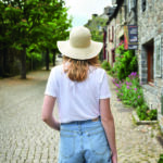 Jeunne femme à La Gacilly.