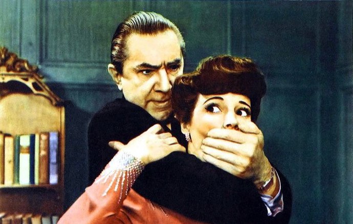 Kariéru mu však zničila závislost na opiátech. Bela Lugosi si jimi léčil chronický zánět sedacího nervu.