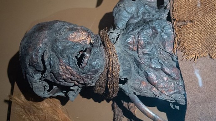 Měla šestnáctiletá oběť zabezpečit dobrou úrodu? 