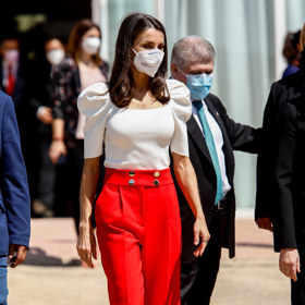 Top Uterqüe za 2400 Kč, kalhoty a boty stejné značky.