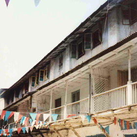 Freddie Mercury se narodil 5. září 1946 v tomto domě v Zanzibaru.