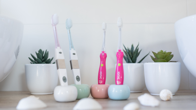 Nechte na své zuby působit proces ionizace. Zatočí s plakem a ušetří vás bolesti