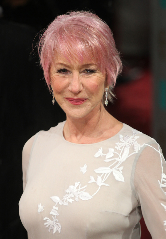 Kdo z vás si ještě vybaví, že Helen měla období, kdy si vlasy nechávala barvit na odstín růžového zlata? Ano, bylo to v roce 2013 a tyto kadeře jsou prostě... neodolatelné.