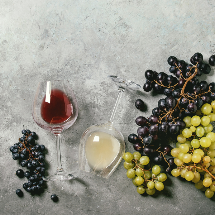 Byť to může svádět k ťukání, u burčáku je zapovězeno. Prý by to zakřiklo víno z letošní úrody.