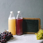 Zatímco u vína je plastová láhev na pováženou, u burčáku to vůbec nevadí. Letos se cena jednoho litru pohybuje na úrovni 70-80 korun.