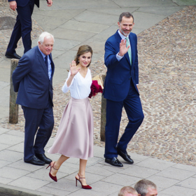 Sukně Topshop za 2400 Kč, boty LODI, kabelka Suma Cruz.