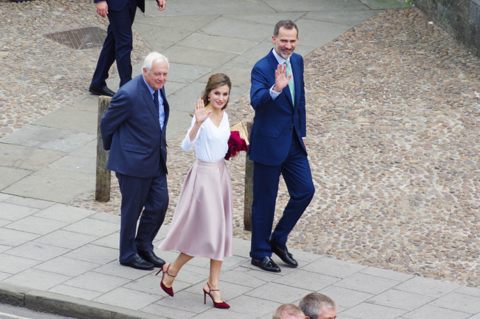 Sukně Topshop za 2400 Kč, boty LODI, kabelka Suma Cruz.