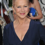 Někdy je dobré věci zbytečně nekomplikovat a nikdo to neví lépe než Mirren. Tento elegantní účes působí svěže a zároveň sofistikovaně. Přesně jak bychom od dámy Helenina formátu očekávali!