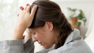 PORADNA: Muž mi nedává peníze na domácnost, nové boty považuje za rozhazování. Koučka nabízí chytré řešení