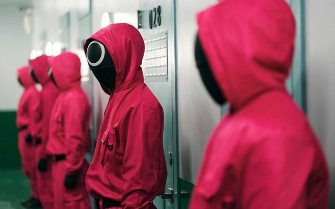 Hwang Dong-hyuk, který Hru na oliheň vymyslel již před více než deseti lety, v současnosti pracuje na druhé sérii.