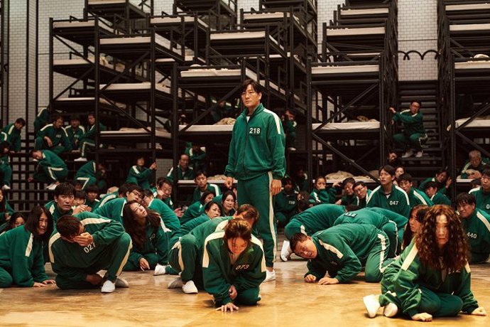 Základem úspěchu Hry na oliheň jsou výtečně napsané postavy a drsné dějové zvraty.