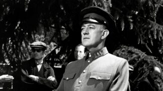 Temné tajemství Aleca Guinnesse: Proč hvězda filmu Doktor Živago nenáviděla svou matku?