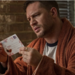 Venom 2: Carnage přichází: Eddie Brock je zpět a snaží se o dvě věci - sžít se s mimozemským návštěvníkem a obnovit novinářskou kariéru.