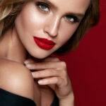 Výrazná rudá rtěnka vždycky byla sexy. A letos je navíc trendy!