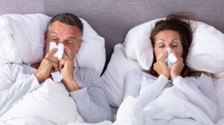 Ve zdraví, ale hlavně v nemoci: Podle nové studie trpí páry stejnými potížemi, včetně cukrovky a obezity