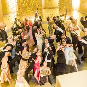 Kostýmy musejí být nejen krásné, ale také funkční, aby v nich tanečníci mohli dělat "psí kusy".