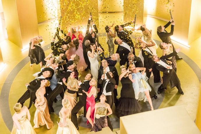 Kostýmy musejí být nejen krásné, ale také funkční, aby v nich tanečníci mohli dělat "psí kusy".