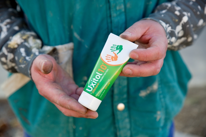 
Ruce hrubnou prací i věkem, pravidelnou péčí budou ale stále v jemné kondici.