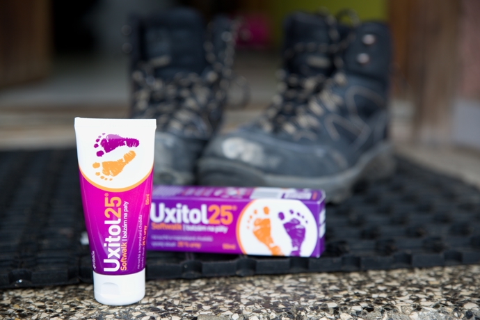 
Kůže na nohou vysychá a hrubne v létě i v zimě: čas teplých ponožek a uzavřených bot vyžaduje jemnou péči.