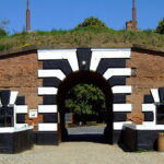 Židé byli v protektorátu připraveni o majetek i práva. Terezín však nebyl konečnou stanicí. Mnozí z nich putovali dál na východ, třeba do Osvětimi. A to byla jistá smrt.