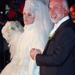 Céline Dion a René Angélil se vzali v prosinci 1994. Pro ni to byl první sňatek, pro něj třetí. René bohužel v roce 2016 zemřel.