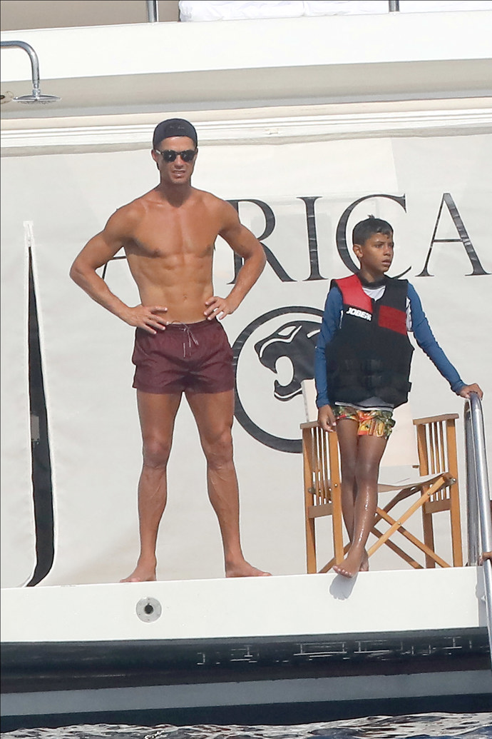 Nejstaršího syna, kterého oslovuje láskyplně Cristianho, si pořídil se ženou, jejíž totožnost nechce prozradit. Od narození se o něj staral sám. Možná i proto spolu mají jedinečný vztah.