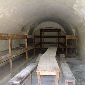 Společné cely v Terezíně zase působily stísněným dojmem.