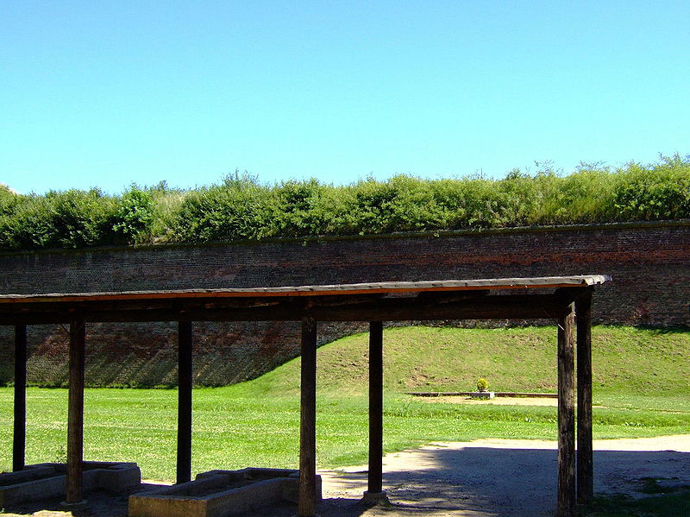 Vraždilo se ale i v samotném Terezíně. Na fotografii je popraviště v Malé pevnosti.