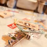 Stolní hry neboli deskovky mají netušený rozměr. Výzkumníci z Université Bordeaux Ségalen zaznamenali u dospělých pacientů, kteří pravidelně hráli deskové hry, až o 15 % nižší pravděpodobnost rozvinutí demence, než u ostatních pacientů. Hráči také zažívali méně depresivních stavů. Dobře funguje i bingo a karetní hry.