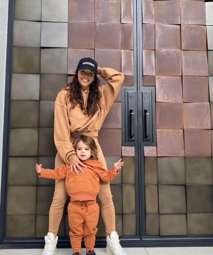 Když do tepláků, tak stylově.
