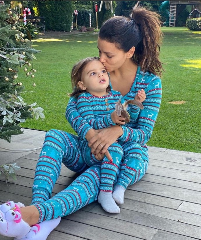 Strávit den v pyžamu, proč ne? A když navíc máte stejné jako váš potomek...