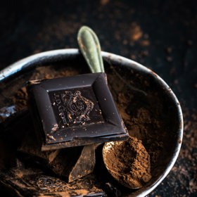 Před třemi lety publikovala kalifornská Loma Linda University studii, podle které může konzumace hořké čokolády zlepšit paměť, poznávací schopnosti, imunitní systém a náladu. Ideální je dopřát si denně kousek hořké čokolády s alespoň 80 % kakaa.