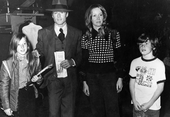 Robert Redford s první manželkou Lolou Van Wagenen a jejich dvě děti - Shauna a David James. 