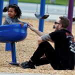 S dcerou Michaiah má krásný vztah, byť s její matkou strávil jen jedinou noc. Od té doby se s afroamerickou novinářkou v péči o dcerku střídají.