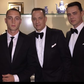 Ač Chet dělá svým rodičům víc starostí než radosti, milují ho naprosto bezpodmínečně. "Je to naše dítě, podporujeme každý jeho krok na cestě životem," přiznal Tom (na snímku se syny Chetem a Colinem).